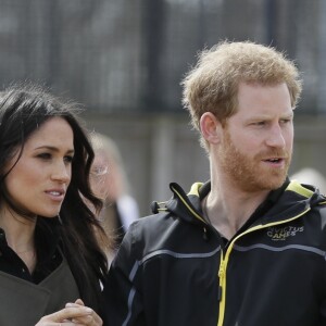 Le prince Harry et Meghan Markle ont rendu visite aux athlètes britanniques préparant les 4e Invictus Games (du 20 au 27 octobre 2018 à Sydney en Australie) sur le campus de l'Université de Bath le 6 avril 2018.