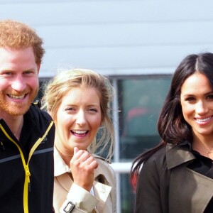 Le prince Harry et Meghan Markle ont rendu visite aux athlètes britanniques préparant les 4e Invictus Games (du 20 au 27 octobre 2018 à Sydney en Australie) sur le campus de l'Université de Bath le 6 avril 2018.