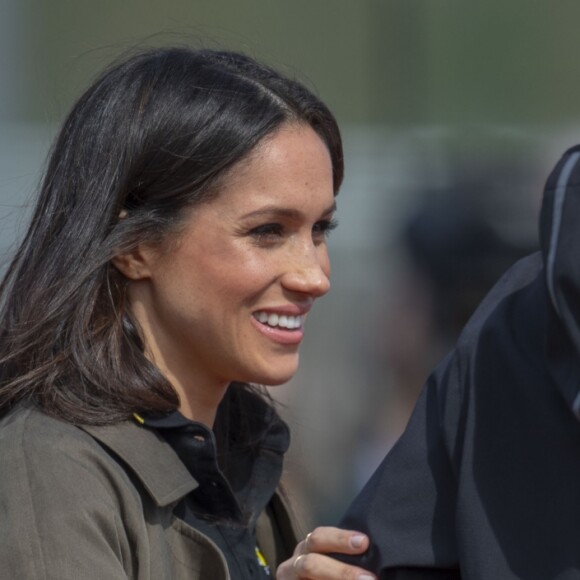 Le prince Harry et Meghan Markle ont rendu visite aux athlètes britanniques préparant les 4e Invictus Games (du 20 au 27 octobre 2018 à Sydney en Australie) sur le campus de l'Université de Bath le 6 avril 2018.
