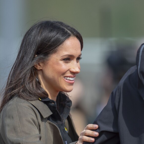 Le prince Harry et Meghan Markle ont rendu visite aux athlètes britanniques préparant les 4e Invictus Games (du 20 au 27 octobre 2018 à Sydney en Australie) sur le campus de l'Université de Bath le 6 avril 2018.