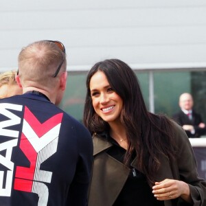 Le prince Harry et Meghan Markle ont rendu visite aux athlètes britanniques préparant les 4e Invictus Games (du 20 au 27 octobre 2018 à Sydney en Australie) sur le campus de l'Université de Bath le 6 avril 2018.