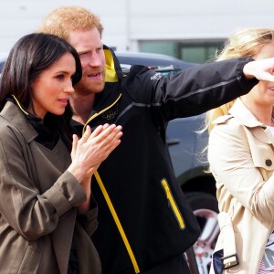 Le prince Harry et Meghan Markle ont rendu visite aux athlètes britanniques préparant les 4e Invictus Games (du 20 au 27 octobre 2018 à Sydney en Australie) sur le campus de l'Université de Bath le 6 avril 2018.