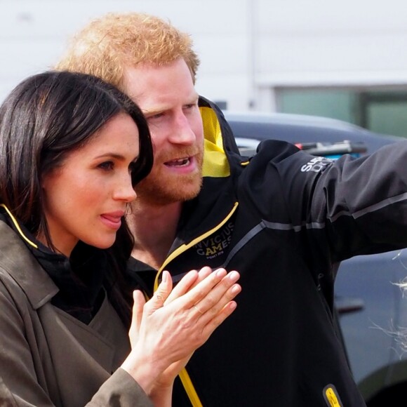 Le prince Harry et Meghan Markle ont rendu visite aux athlètes britanniques préparant les 4e Invictus Games (du 20 au 27 octobre 2018 à Sydney en Australie) sur le campus de l'Université de Bath le 6 avril 2018.
