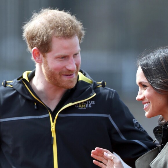 Le prince Harry et Meghan Markle ont rendu visite aux athlètes britanniques préparant les 4e Invictus Games (du 20 au 27 octobre 2018 à Sydney en Australie) sur le campus de l'Université de Bath le 6 avril 2018.