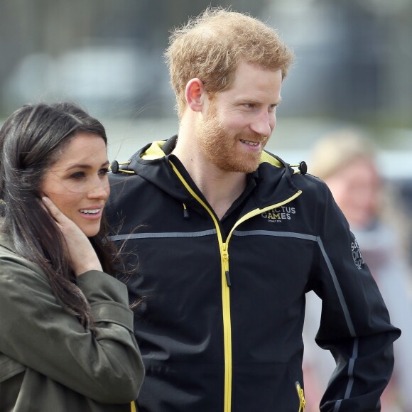 Le prince Harry et Meghan Markle ont rendu visite aux athlètes britanniques préparant les 4e Invictus Games (du 20 au 27 octobre 2018 à Sydney en Australie) sur le campus de l'Université de Bath le 6 avril 2018.