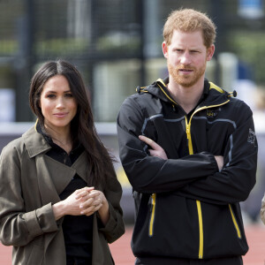 Le prince Harry et Meghan Markle ont rendu visite aux athlètes britanniques préparant les 4e Invictus Games (du 20 au 27 octobre 2018 à Sydney en Australie) sur le campus de l'Université de Bath le 6 avril 2018.