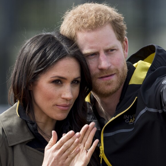 Le prince Harry et Meghan Markle ont rendu visite aux athlètes britanniques préparant les 4e Invictus Games (du 20 au 27 octobre 2018 à Sydney en Australie) sur le campus de l'Université de Bath le 6 avril 2018.