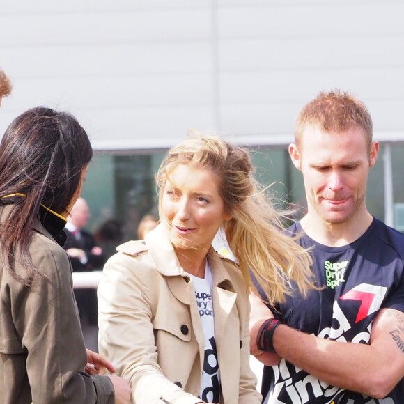 Le prince Harry et Meghan Markle ont rendu visite aux athlètes britanniques préparant les 4e Invictus Games (du 20 au 27 octobre 2018 à Sydney en Australie) sur le campus de l'Université de Bath le 6 avril 2018.
