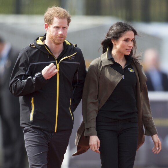 Le prince Harry et Meghan Markle ont rendu visite aux athlètes britanniques préparant les 4e Invictus Games (du 20 au 27 octobre 2018 à Sydney en Australie) sur le campus de l'Université de Bath le 6 avril 2018.