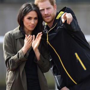 Le prince Harry et Meghan Markle ont rendu visite aux athlètes britanniques préparant les 4e Invictus Games (du 20 au 27 octobre 2018 à Sydney en Australie) sur le campus de l'Université de Bath le 6 avril 2018.