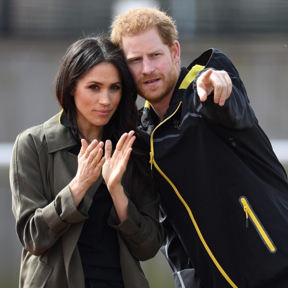 Le prince Harry et Meghan Markle ont rendu visite aux athlètes britanniques préparant les 4e Invictus Games (du 20 au 27 octobre 2018 à Sydney en Australie) sur le campus de l'Université de Bath le 6 avril 2018.