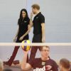 Le prince Harry et Meghan Markle ont rendu visite aux athlètes britanniques, notamment les volleyeurs, préparant les 4e Invictus Games (du 20 au 27 octobre 2018 à Sydney en Australie) sur le campus de l'Université de Bath le 6 avril 2018.