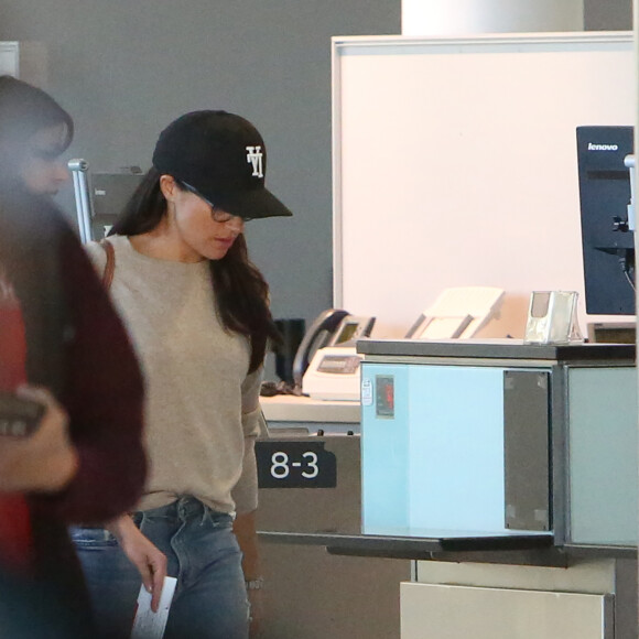 Exclusif - Meghan Markle à l'aéroport de Toronto au Canada le 25 juin 2017, prête à embarquer à bord d'un vol pour Londres.