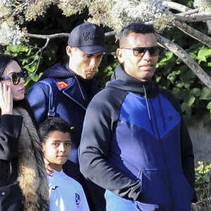 Cristiano Ronaldo se promène avec sa compagne Georgina Rodriguez et son fils Cristiano Jr. à Madrid, le 31 janvier 2018.