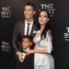 Cristiano Ronaldo avec son fils Cristiano Jr. et sa compagne Georgina Rodriguez à Londres le 23 octobre 2017 pour recevoir le prix du Meilleur joueur aux FIFA Awards. © Pierre Perusseau/Bestimage