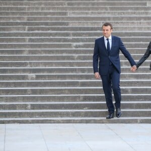 Le président de la République Emmanuel Macron et sa femme la première dame Brigitte Macron arrivent au palais de Chaillot, à Paris, France, le 15 avril 2018. Le président de la République est l'invité de BFMTV, RMC et Mediapart pour une grande interview en direct par les journalistes Jean-Jacques Bourdin, pour BFMTV et RMC, et Edwy Plenel, directeur de Mediapart. © Dominique Jacovides/Bestimage