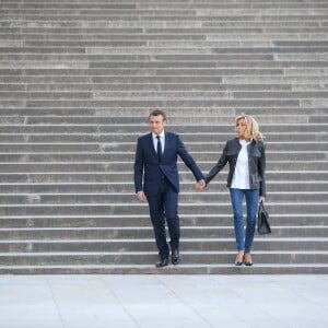 Le président de la République Emmanuel Macron et sa femme la première dame Brigitte Macron arrivent au palais de Chaillot, à Paris, France, le 15 avril 2018. Le président de la République est l'invité de BFMTV, RMC et Mediapart pour une grande interview en direct par les journalistes Jean-Jacques Bourdin, pour BFMTV et RMC, et Edwy Plenel, directeur de Mediapart. © Dominique Jacovides/Bestimage