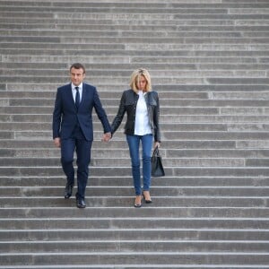 Le président de la République Emmanuel Macron et sa femme la première dame Brigitte Macron arrivent au palais de Chaillot, à Paris, France, le 15 avril 2018. Le président de la République est l'invité de BFMTV, RMC et Mediapart pour une grande interview en direct par les journalistes Jean-Jacques Bourdin, pour BFMTV et RMC, et Edwy Plenel, directeur de Mediapart. © Dominique Jacovides/Bestimage