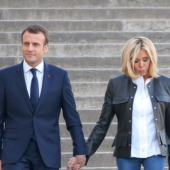 Le président de la République Emmanuel Macron et sa femme la première dame Brigitte Macron arrivent au palais de Chaillot, à Paris, France, le 15 avril 2018. Le président de la République est l'invité de BFMTV, RMC et Mediapart pour une grande interview en direct par les journalistes Jean-Jacques Bourdin, pour BFMTV et RMC, et Edwy Plenel, directeur de Mediapart. © Dominique Jacovides/Bestimage