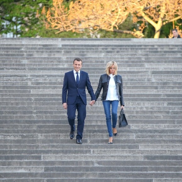 Le président de la République Emmanuel Macron et sa femme la première dame Brigitte Macron arrivent au palais de Chaillot, à Paris, France, le 15 avril 2018. Le président de la République est l'invité de BFMTV, RMC et Mediapart pour une grande interview en direct par les journalistes Jean-Jacques Bourdin, pour BFMTV et RMC, et Edwy Plenel, directeur de Mediapart. © Dominique Jacovides/Bestimage