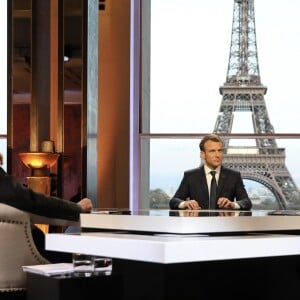 Le président de la République Emmanuel Macron lors de son interview en direct par les journalistes Jean-Jacques Bourdin, pour BFMTV et RMC, et Edwy Plenel, directeur de Mediapart au palais Chaillot, à Paris, France, le 15 avril 2018. © Dominique Jacovides/Bestimage