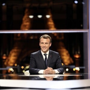 Le président de la République Emmanuel Macron lors de son interview en direct par les journalistes Jean-Jacques Bourdin, pour BFMTV et RMC, et Edwy Plenel, directeur de Mediapart au palais Chaillot, à Paris, France, le 15 avril 2018. © Dominique Jacovides/Bestimage