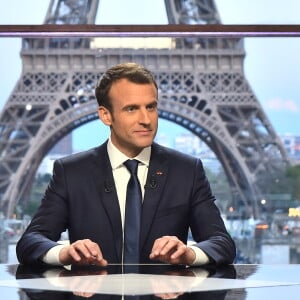 Le président de la République Emmanuel Macron lors de son interview en direct par les journalistes Jean-Jacques Bourdin, pour BFMTV et RMC, et Edwy Plenel, directeur de Mediapart au palais Chaillot, à Paris, France, le 15 avril 2018. © Eliot Blondet/Pool/Bestimage