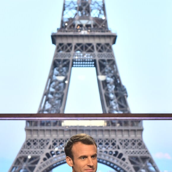 Le président de la République Emmanuel Macron lors de son interview en direct par les journalistes Jean-Jacques Bourdin, pour BFMTV et RMC, et Edwy Plenel, directeur de Mediapart au palais Chaillot, à Paris, France, le 15 avril 2018. © Eliot Blondet/Pool/Bestimage