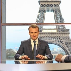 Le président de la République Emmanuel Macron lors de son interview en direct par les journalistes Jean-Jacques Bourdin, pour BFMTV et RMC, et Edwy Plenel, directeur de Mediapart au palais Chaillot, à Paris, France, le 15 avril 2018. © Dominique Jacovides/Bestimage