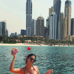 Iris Mittenaere, gourmande, et sa maman Laurence à Dubaï le 15 avril 2018.