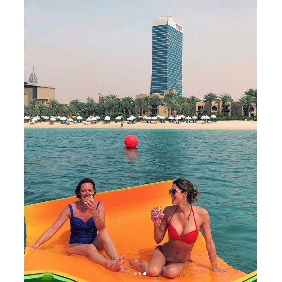 Iris Mittenaere et sa maman Laurence à Dubaï le 15 avril 2018.