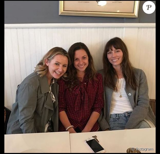 Beverley Mitchell, Mackenzie Rosman et Jessica Biel posent ensemble sur Instagram le 9 février 2017.
