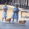 Archives - Elizabeth II et ses corgis en 1988
