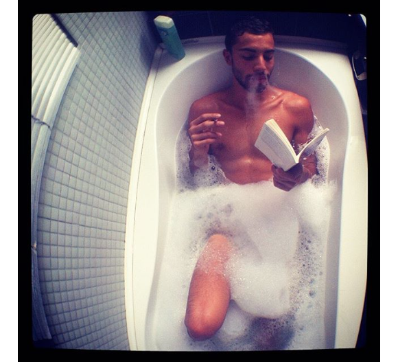 Marwan Berreni nu dans son bain, un cliché révélé le 17 avril 2018 sur Instagram.