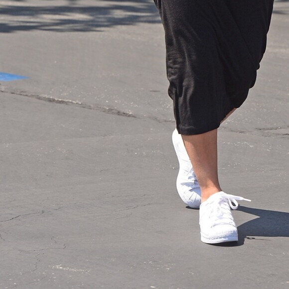 Exclusif - Eva Longoria, enceinte, se promène à Los Angeles, le 19 avril 2018.