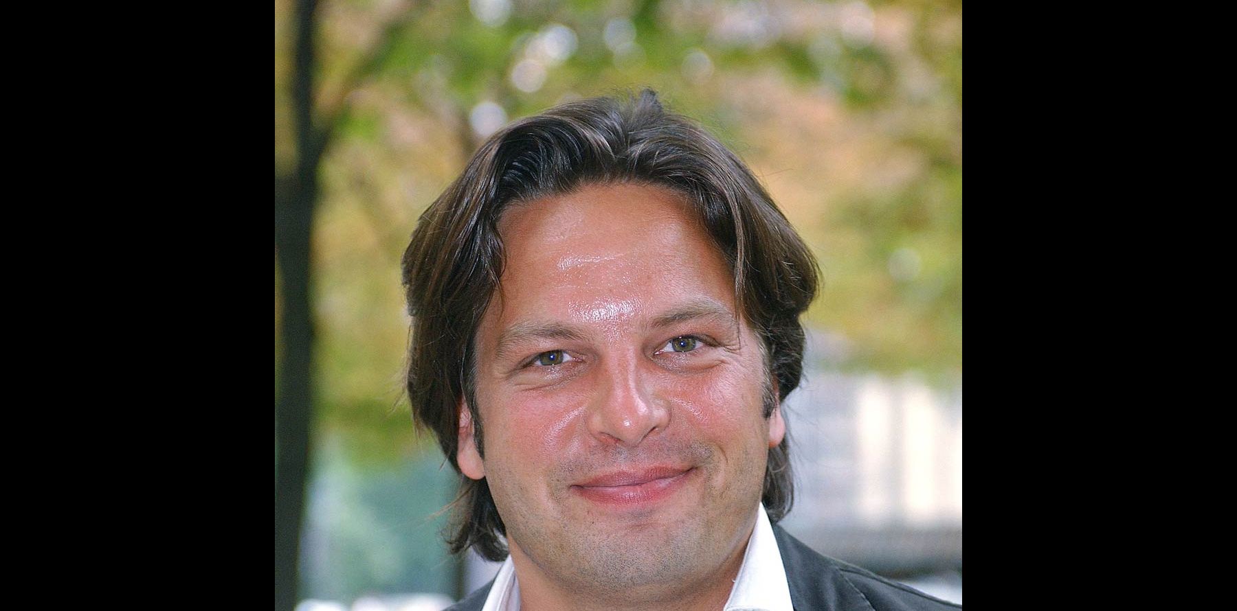 Arnaud Poivre D Arvor Est Il Marié Arnaud Poivre d'Arvor fait des voyages dans le temps ! - Purepeople