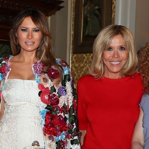 Mélania Trump (femme du président américain D.Trump) et Brigitte Macron (jeans Acquaverde, pull Vuitton) - Les conjoints des chefs d'États du G7 en visite à Catane en Sicile le 26 mai 2017 © Sébastien Valiela / Bestimage