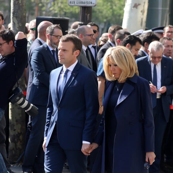 Le président Emmanuel Macron et Brigitte Macron lors de l'hommage à Xavier Jugelé sur les Champs Elysées, à Paris le 20 avril 2018. Une plaque a été dévoilée. © Dominique Jacovides / Bestimage