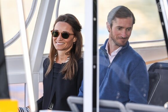 Exclusif - Pippa Middleton et son mari James Matthews prennent un bateau taxi pour se rendre à l'emblématique opéra de Sydney, Australie, le 31 mai 2017.
