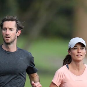 Exclusif - Pippa Middleton et son mari James Matthews font un jogging à Sydney avec leur coach lors de leur lune de miel en Australie le 31 mai 2017