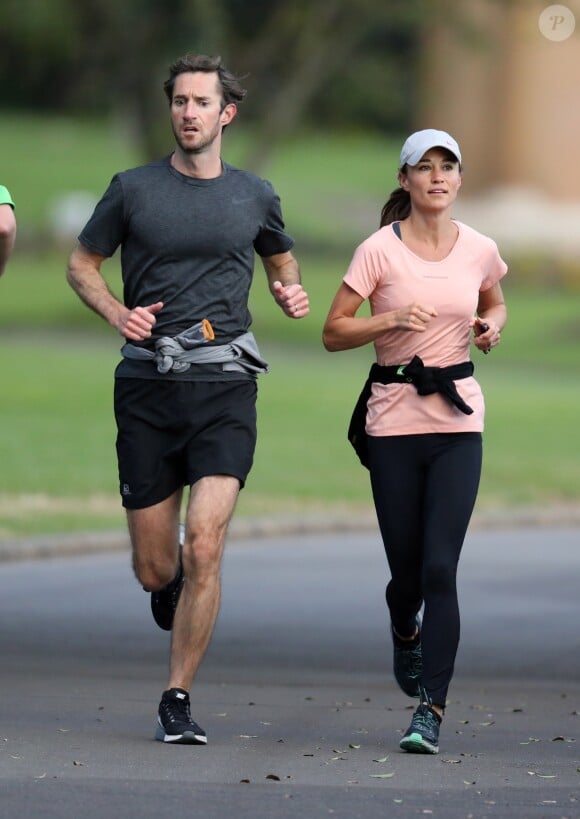 Exclusif - Pippa Middleton et son mari James Matthews font un jogging à Sydney avec leur coach lors de leur lune de miel en Australie le 31 mai 2017
