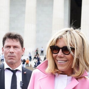 Le Président de la République Emmanuel Macron et sa femme la Première Dame Brigitte Macron (Trogneux) - Le Président de la République Emmanuel Macron et sa femme la Première Dame Brigitte Macron (Trogneux) visitent le Mémorial de Lincoln (Lincoln Memorial) à Washington, le 23 avril 2018. © Stéphane Lemouton/Bestimage