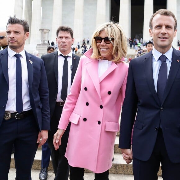 Le Président de la République Emmanuel Macron et sa femme la Première Dame Brigitte Macron (Trogneux) - Le Président de la République Emmanuel Macron et sa femme la Première Dame Brigitte Macron (Trogneux) visitent le Mémorial de Lincoln (Lincoln Memorial) à Washington, le 23 avril 2018. © Stéphane Lemouton/Bestimage
