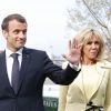 Le président de la République française Emmanuel Macron et sa femme la Première Dame Brigitte Macron (Trogneux) - Le président américain Donald Trump et le président de la République française Emmanuel Macron plantent ensemble un chêne, dans les jardins de la Maison Blanche, sous les yeux des Premières Dames Melania Trump et Brigitte Macron (Trogneux) à Washington, le 23 avril 2018. © Stéphane Lemouton/Bestimage