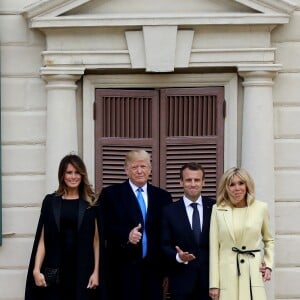 Le président américain Donald Trump, sa femme la Première Dame Melania Trump, le président de la République française Emmanuel Macron et sa femme la Première Dame Brigitte Macron (Trogneux) - Les couples présidentiels français et américains arrivent à Mount Vernon à bord de l'hélicoptaire présidentiel Marine One, à Mount Vernon, le 23 avril 2018. © Dominique Jacovides/Bestimage