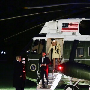 Le Président des Etats-Unis Donald Trump, le Président de la République Emmanuel Macron et sa femme la Première Dame Brigitte Macron (Trogneux) - Les couples présidentiels français et américains arrivent à la Maison Blanche à bord de l'hélicoptère Marine One après leur dîner au Mont Vernon, le 23 avril 2018. © Stéphane Lemouton/Bestimage