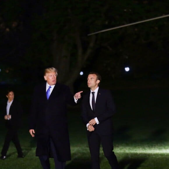 Le Président des Etats-Unis Donald Trump et le Président de la République Emmanuel Macron, la Première Dame Brigitte Macron (Trogneux), la Première Dame des Etats-Unis Melania Trump - Les couples présidentiels français et américains arrivent à la Maison Blanche à bord de l'hélicoptère Marine One après leur dîner au Mont Vernon, le 23 avril 2018. © Stéphane Lemouton/Bestimage