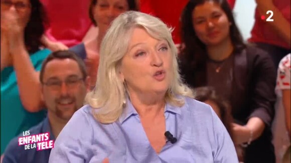 Charlotte de Turckheim face à Laurent Ruquier, le 22 avril 2018 dans "Les Enfants de la télé" sur France 2.
