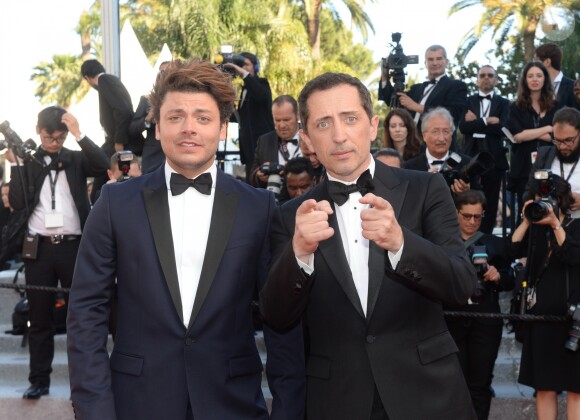 Kev Adams et Gad Elmaleh à la montée des marches du film "Elle" lors du 69ème Festival International du Film de Cannes. Le 21 mai 2016. © Rachid Bellak / Bestimage