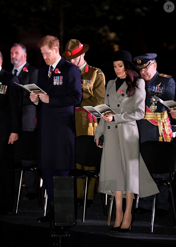 Meghan Markle se joignait au prince Harry, le 25 avril 2018 à 5 heures du matin, pour la cérémonie comméorative de l'ANZAC Day célébrée devant l'Arc de Wellington non loin du palais de Buckingham.